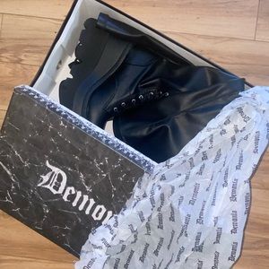 Demonia shaker 374 boot platforms brand new in box